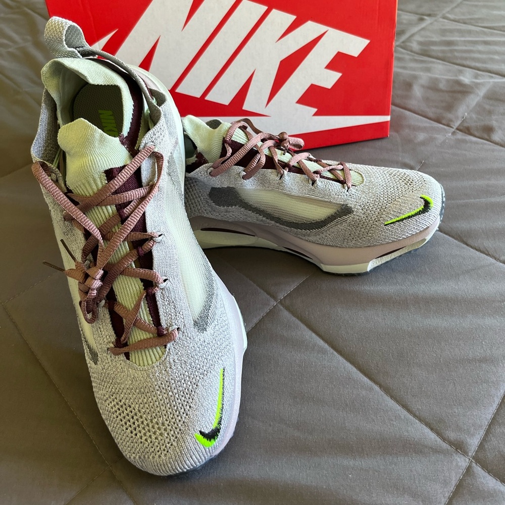 NIKE SPARK FLYKNIT size 12